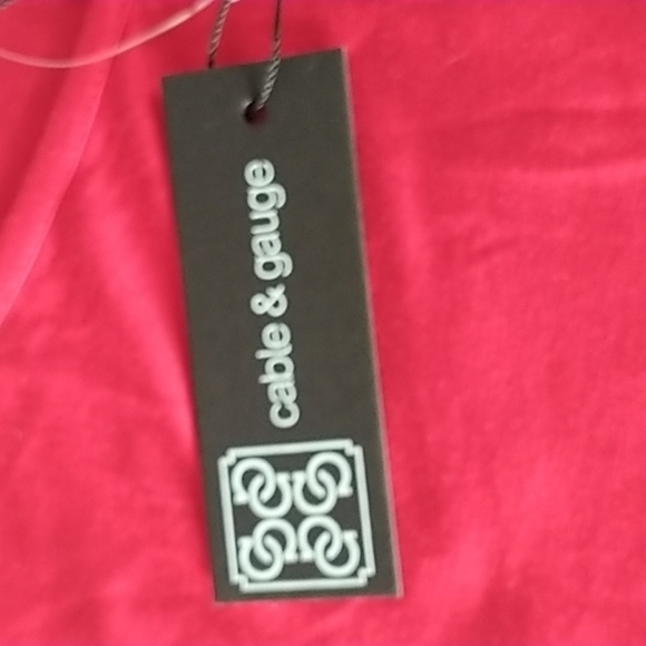 Cable & Gauge Red Tunic Style Top with Cutout & Crystal Sleeves L - Picture 8 of 11